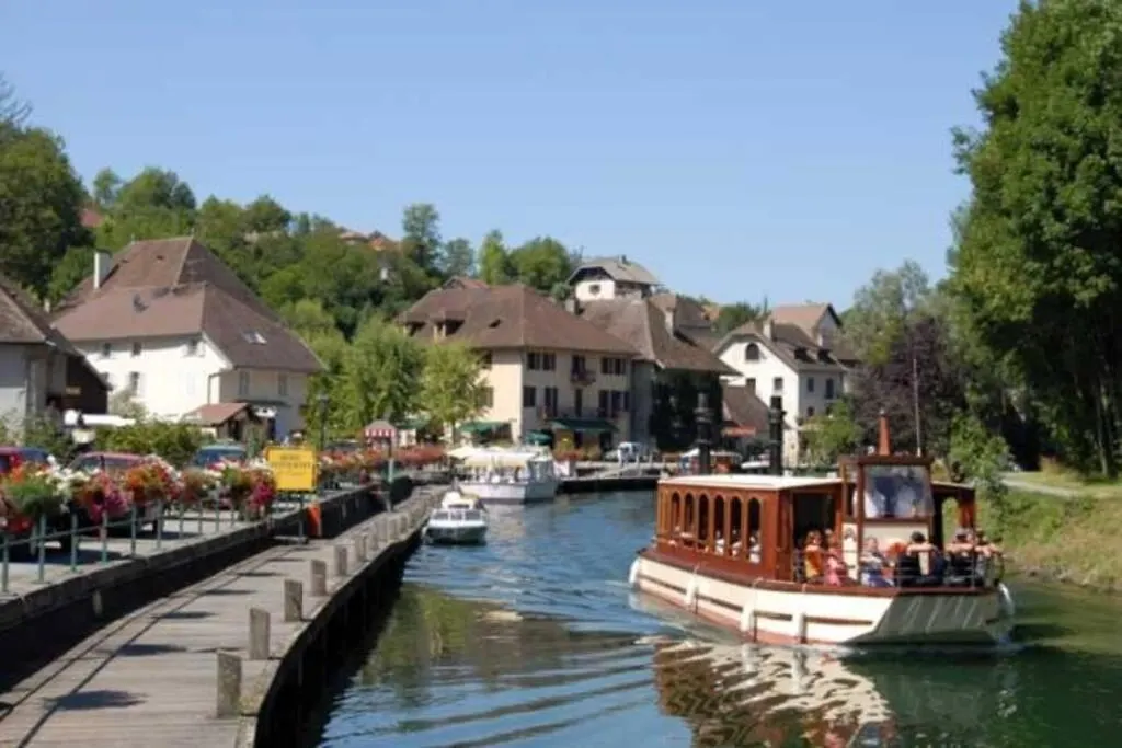 Le Portougais, Chalet A Chanaz, La Petite Venise Savoyarde Chanaz